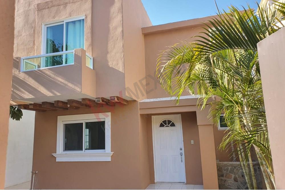 SE RENTA CASA DE DOS NIVELES EN COLINAS PLUS, SJC