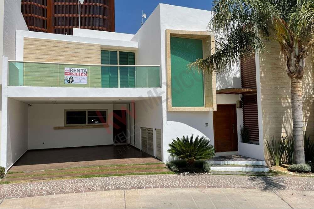 Casa en Renta en Sierra Azul con recamara en planta baja. $30,000. San Luis Potosí