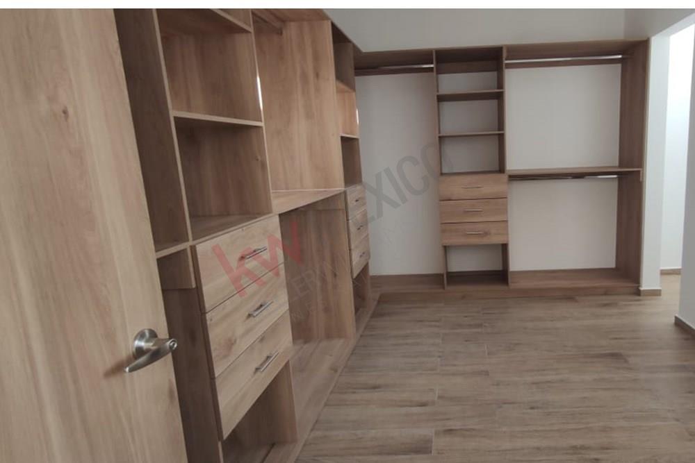 Casa en Valle de Juriquilla Fracc. Laztania