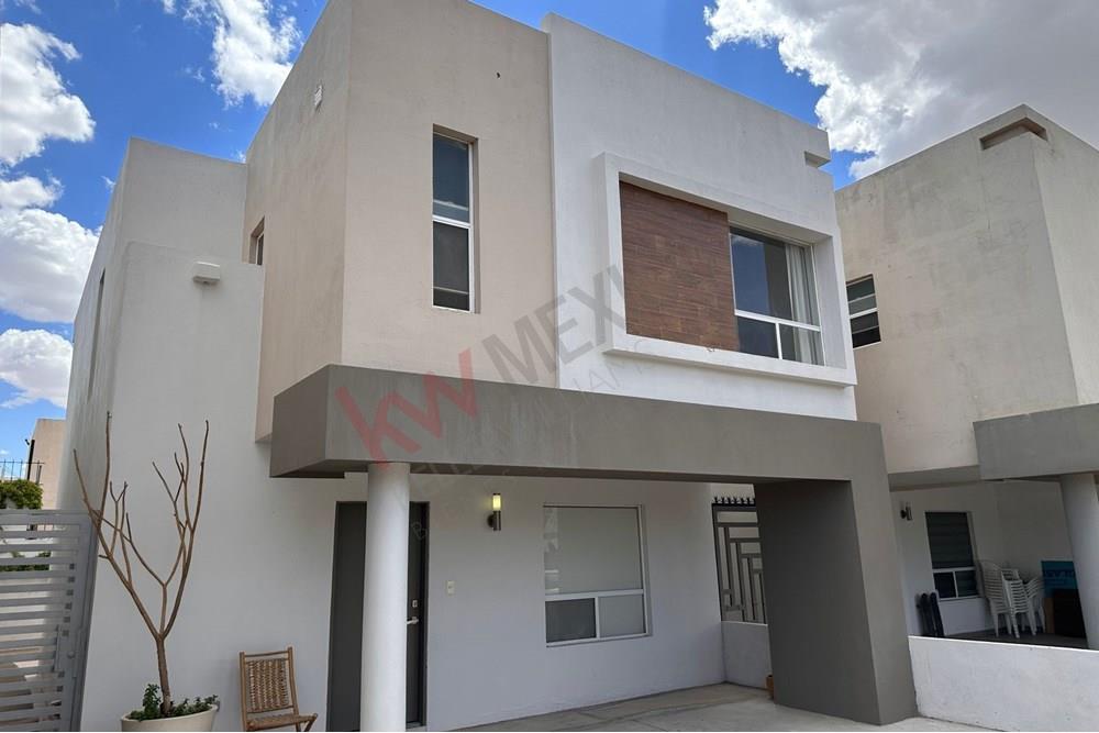 BELLA CASA EN RENTA SEMI AMUEBLADA, EN EXCELENTE UBICACION ZONA LA SARZANA, CERCA A PLAZA SENDERO, CERCA A 4 SIGLOS, CIUDAD JUAREZ CHIHUAHUA