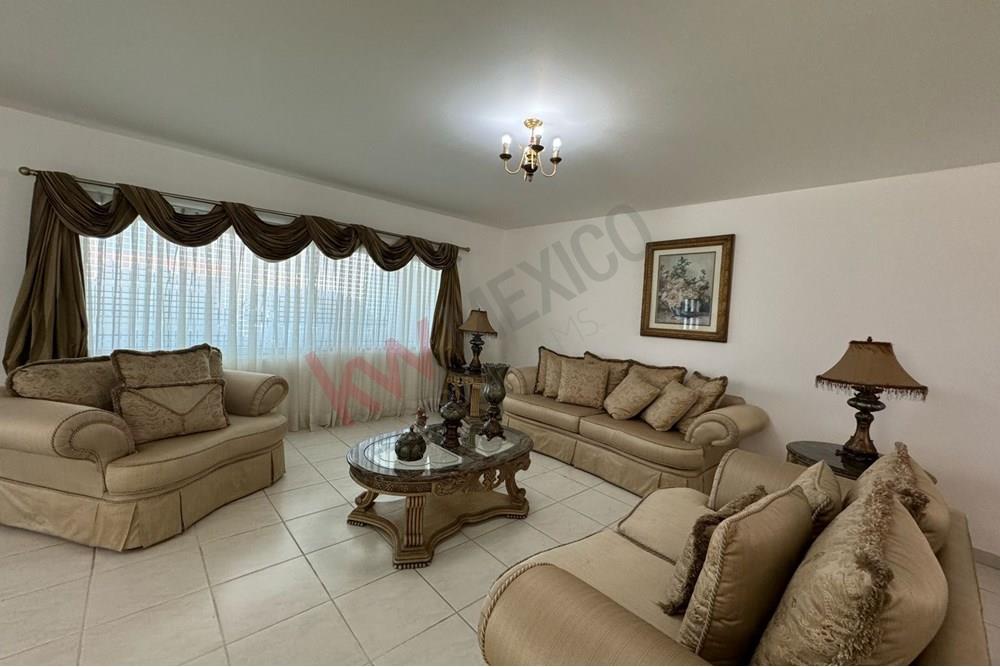 CASA EN CLAUSTROS DEL SUR 3000