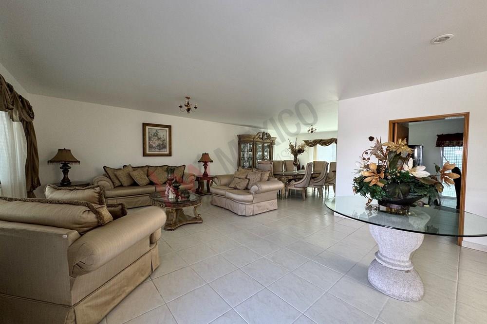 CASA EN CLAUSTROS DEL SUR 3000