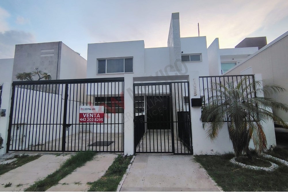 VENTA CASA CON ESTUDIO EN PLANTA BAJA EN JURIQUILLA QUERETARO