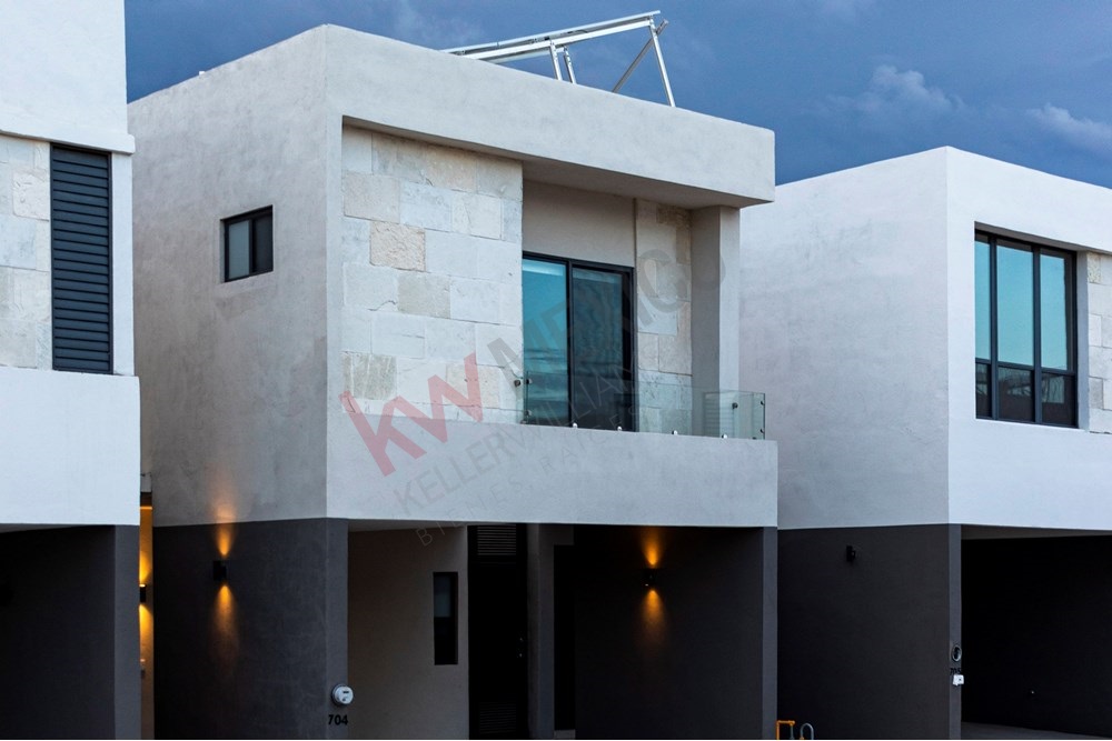 AMPLIA CASA EN RENTA EN SAVANA RESIDENCIAL CON PANELES SOLARES POR TEOFILO BORUNDA