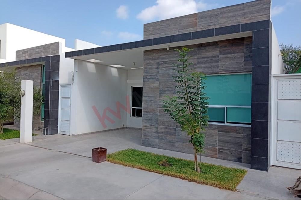 ¡No busques más! Renta casa amueblada de 1 nivel en Villas del Renacimiento