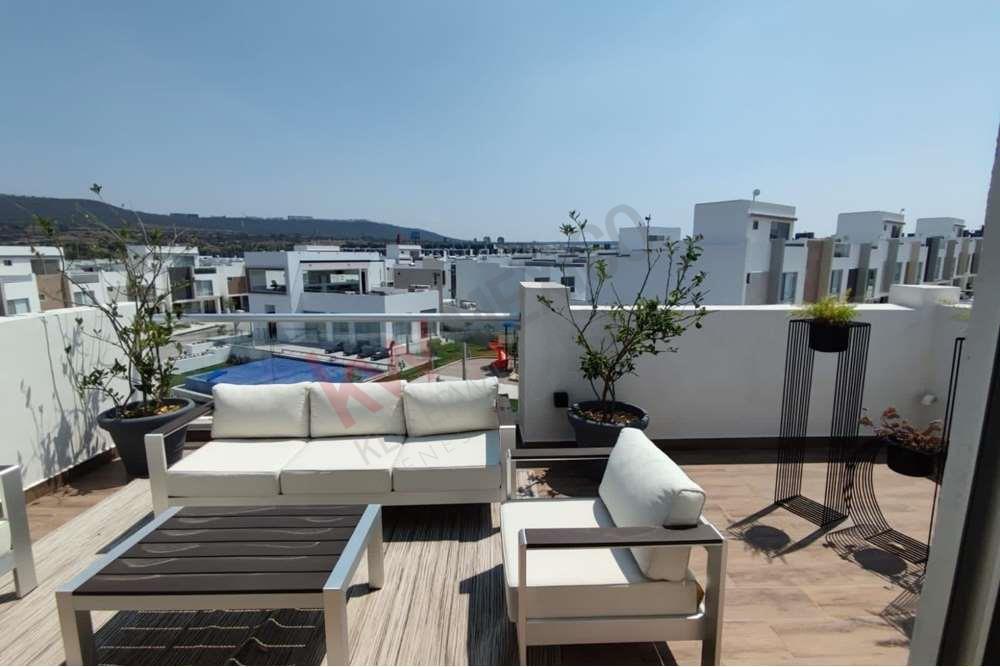 Casa en venta con Roof Garden y sala de TV, ubicada en Zakia, El Marques Querétaro.