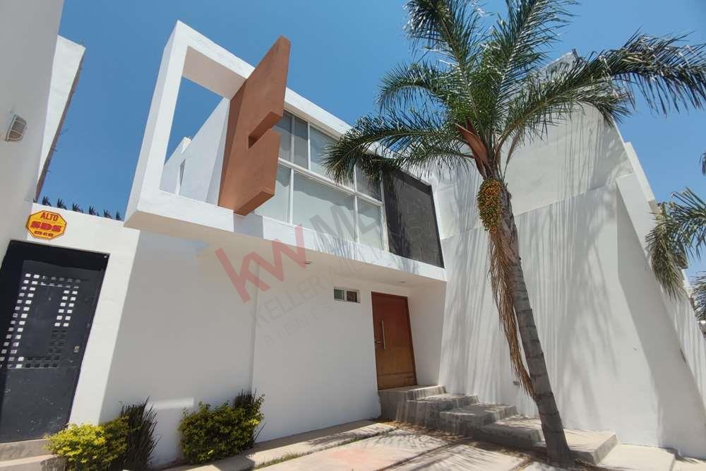 Casa en Renta de 3 recámaras con Estudio en Planta Baja en VillaMagna 2da Sección. $13,500 San Luis Potosi