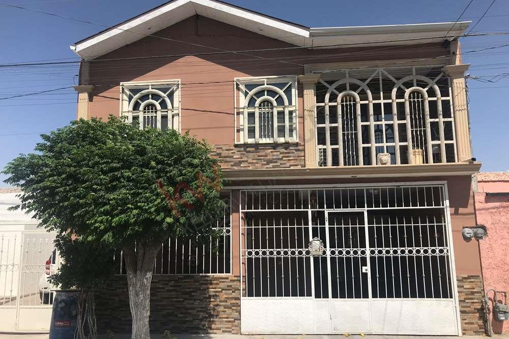 Amplia casa en venta