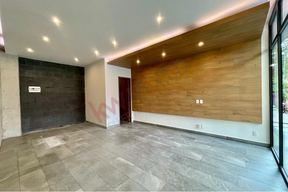 Estrena Local Comercial en Renta a Pie de Calle - Liverpool, Col. Juárez