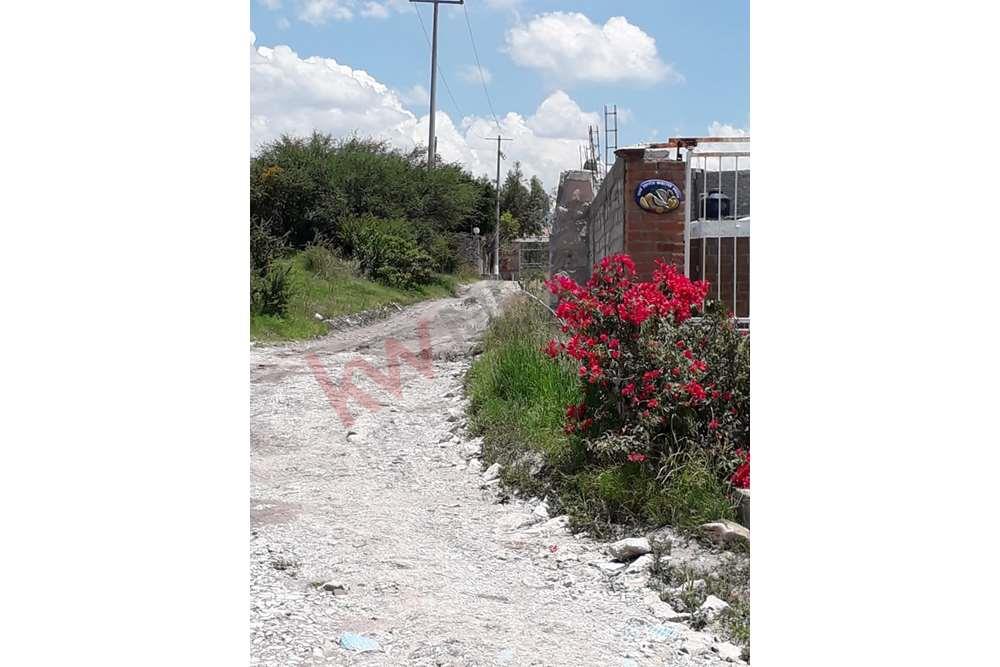 Vendo Terreno Querétaro La Solana Uso de suelo mixto 2,300m2     $ 700,000.00