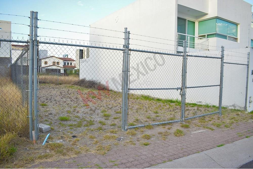 Venta de Terreno Plano  a pie de calle en Valle de Juriquilla