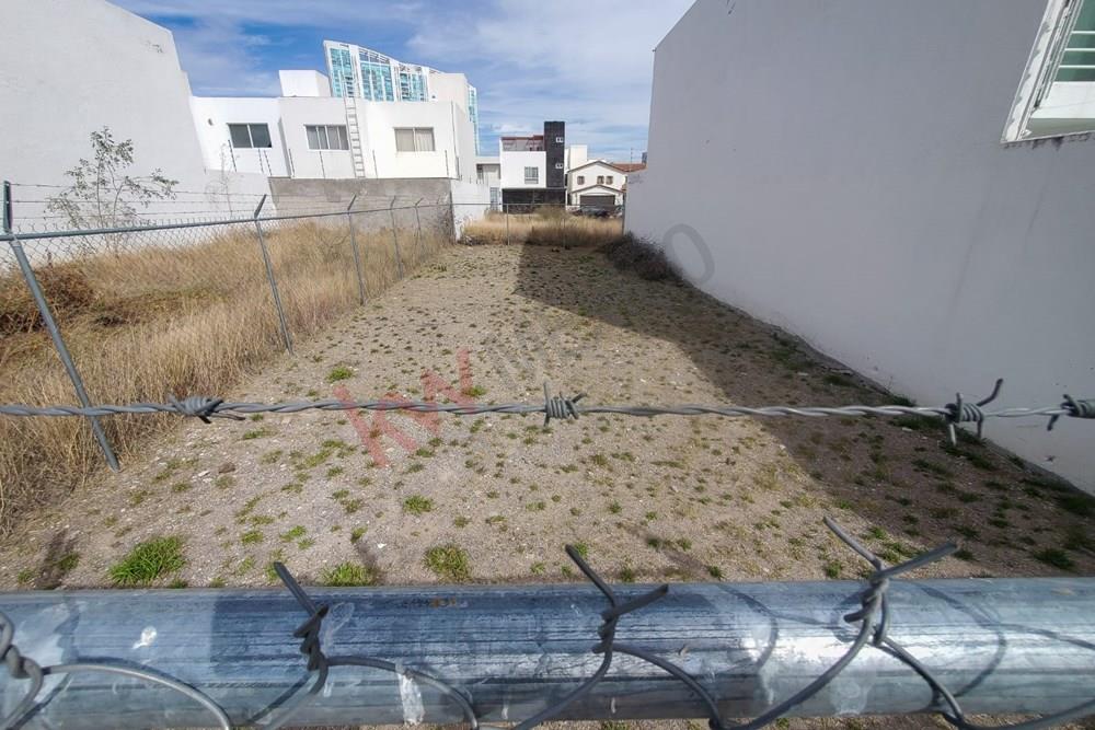 Venta de Terreno Plano  a pie de calle en Valle de Juriquilla