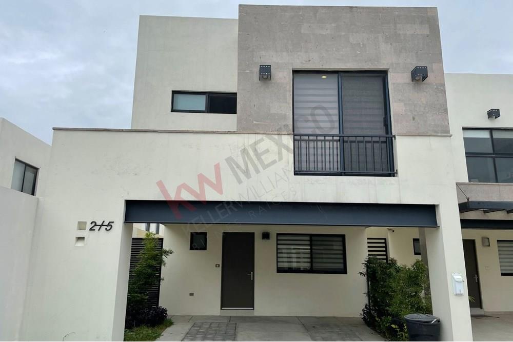 Casa Equipada en Renta en Monticello en Dominio Cumbres Nuevo León