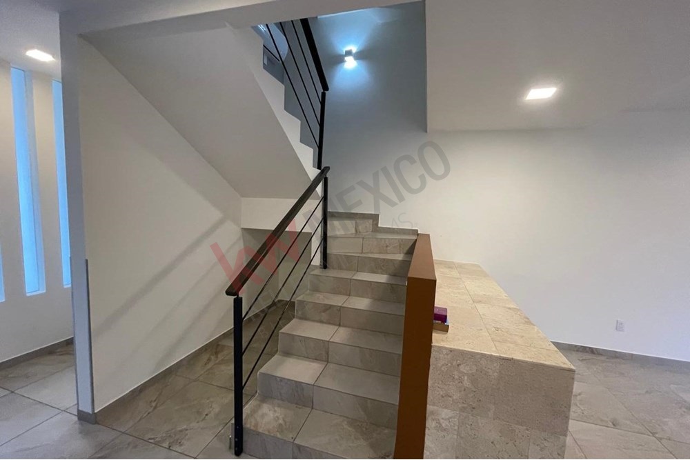 'Propiedad Exclusiva con Espacios Modernos: Roof Garden y Cuarto de Servicio'.