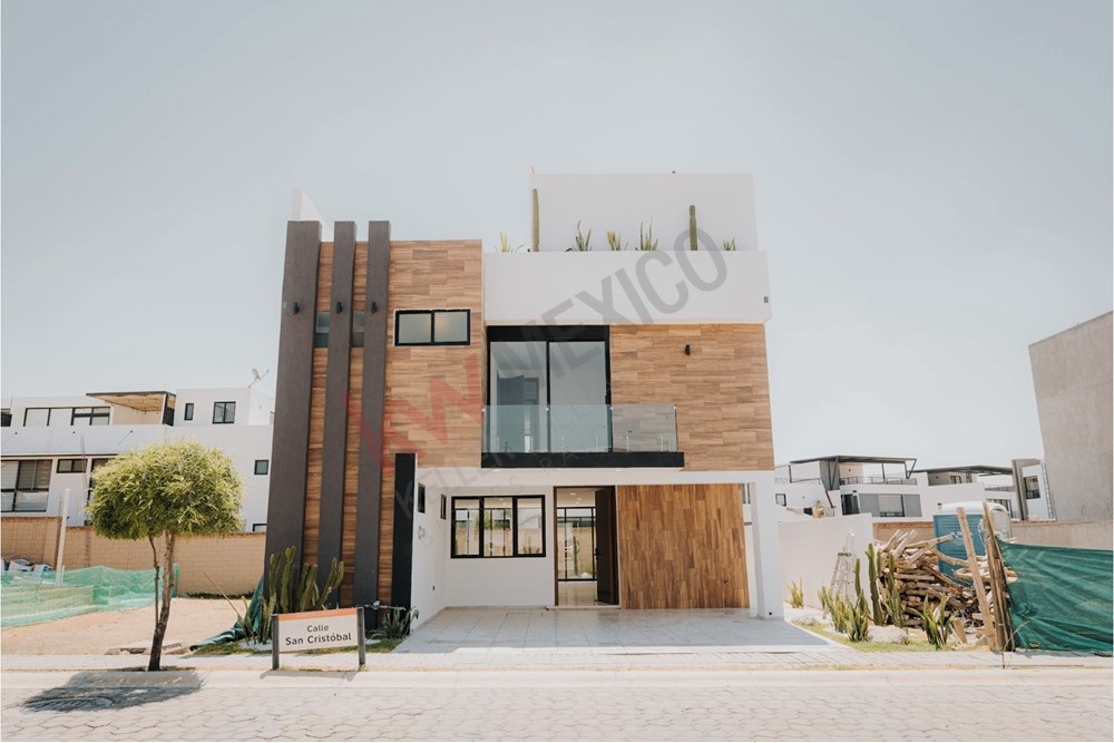 Residencia moderna en venta ubicada en el clúster Parque Chiapas, Lomas de Angelópolis III,