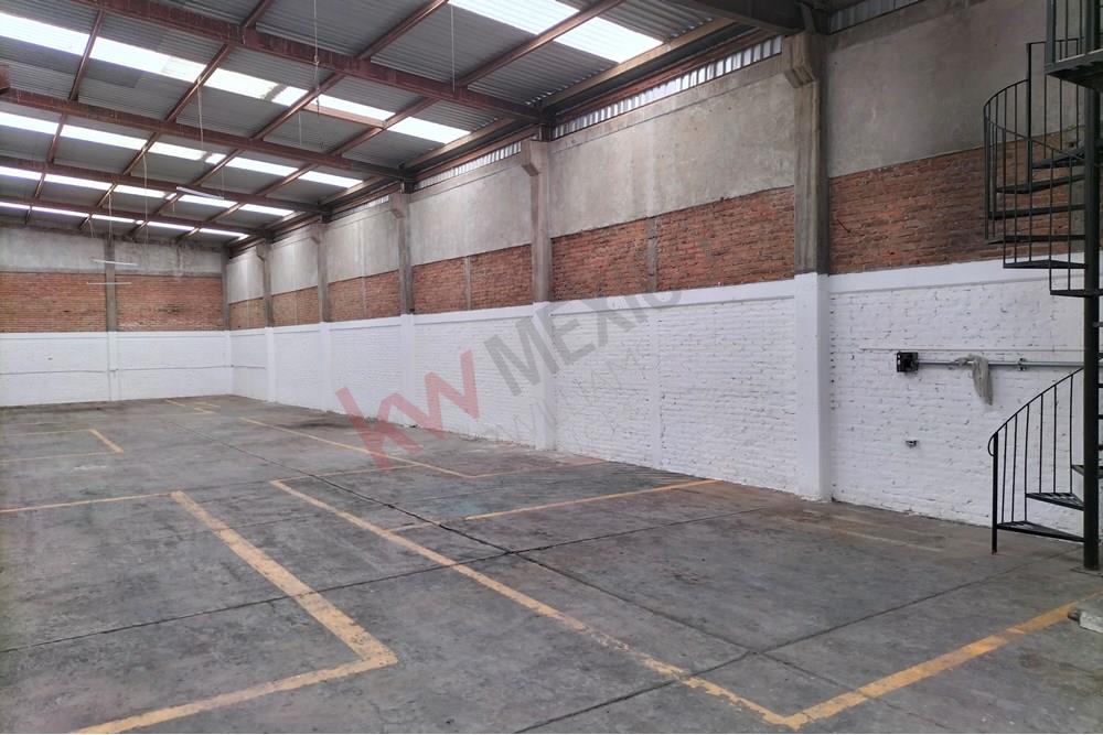 UBICADÍSIMA BODEGA A SOLO UNOS MINUTOS DEL CENTRO DE LA CIUDAD DE QUERÉTARO.