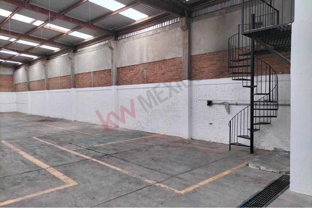UBICADÍSIMA BODEGA A SOLO UNOS MINUTOS DEL CENTRO DE LA CIUDAD DE QUERÉTARO.