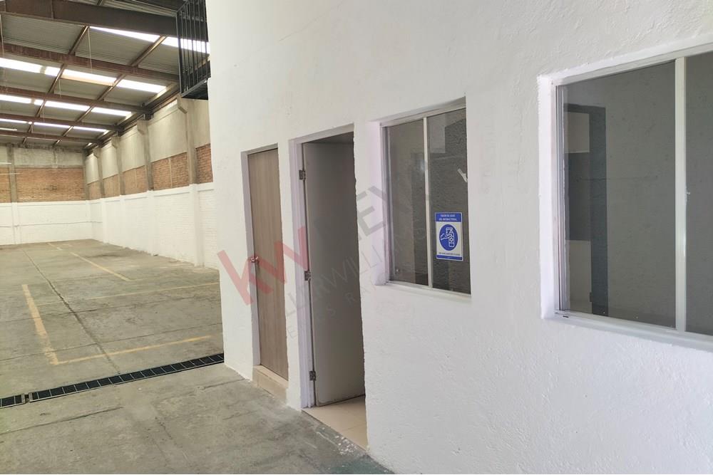 UBICADÍSIMA BODEGA A SOLO UNOS MINUTOS DEL CENTRO DE LA CIUDAD DE QUERÉTARO.