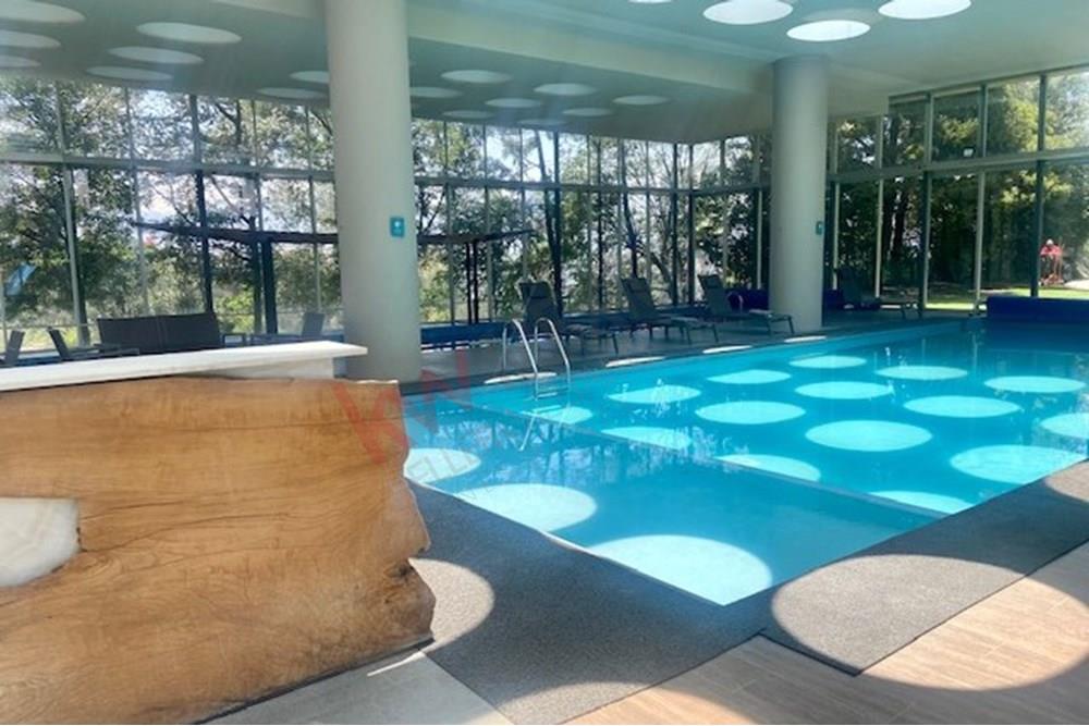 Departamento en venta en SENS. Muy iluminado e impecable. Vista panorámica.