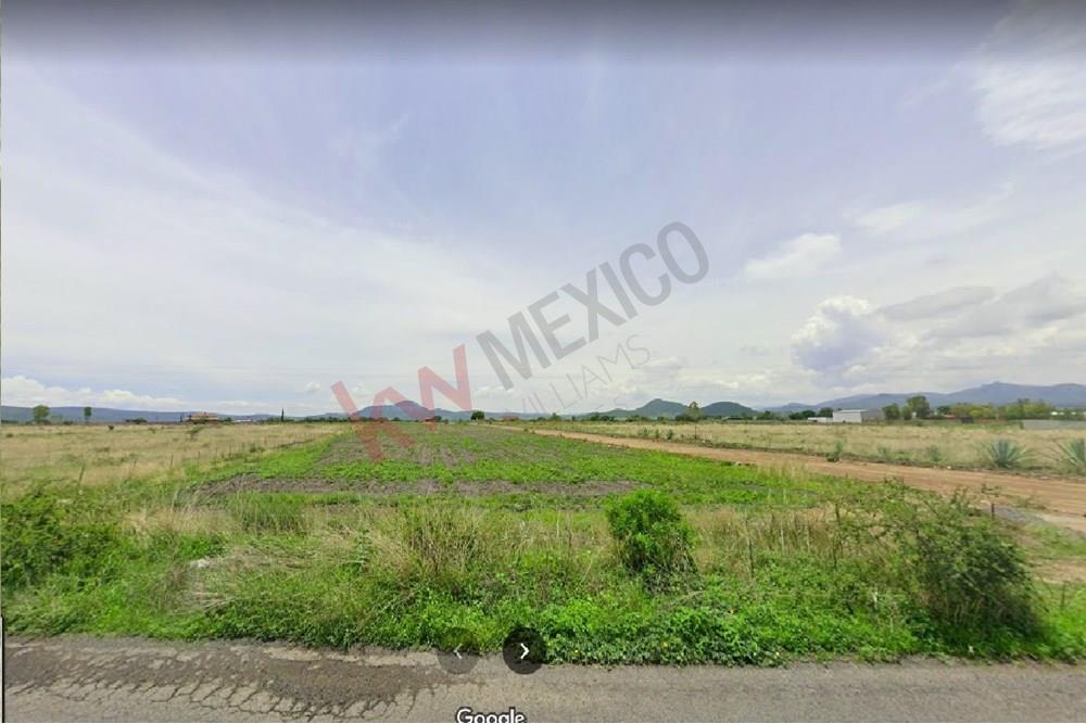 ATENCION INVERSIONISTAS... TERRENO PARA NEGOCIO A PIE DE CARRETERA