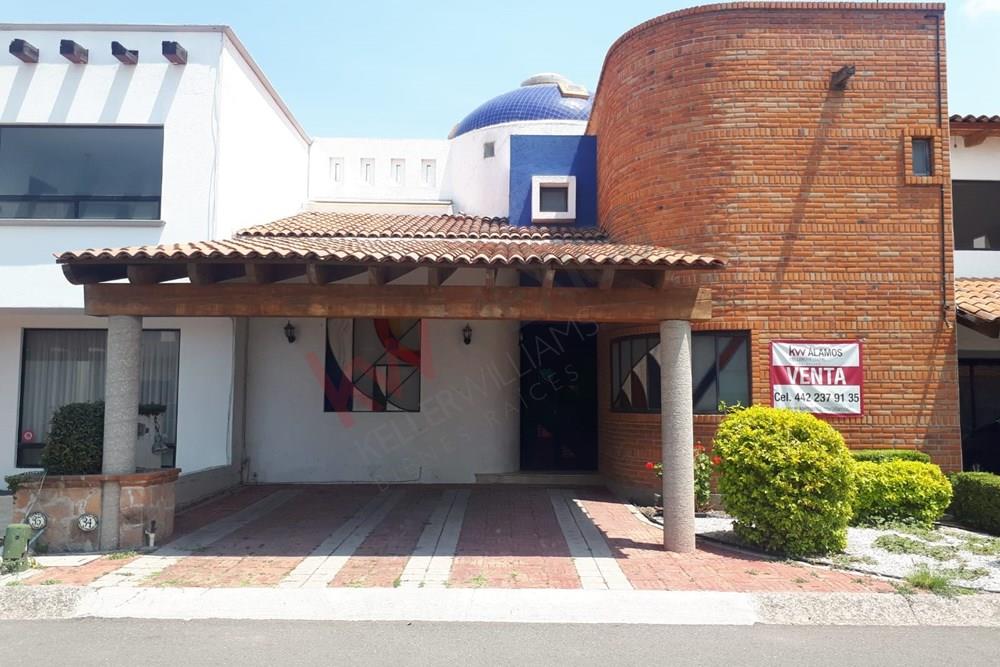 CASA EN VENTA CON RECÁMARA EN PLANTA BAJA / RESIDENCIAL HACIENDA SAN MIGUEL  / QUERÉTARO / QRO.