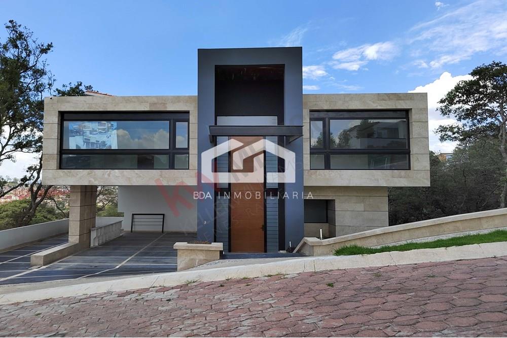 Venta Residencia con Teatro en Casa en Rancho San Juan Zona Esmeralda