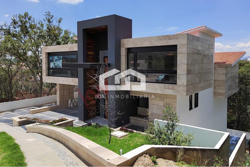 Venta Residencia con Teatro en Casa en Rancho San Juan Zona Esmeralda