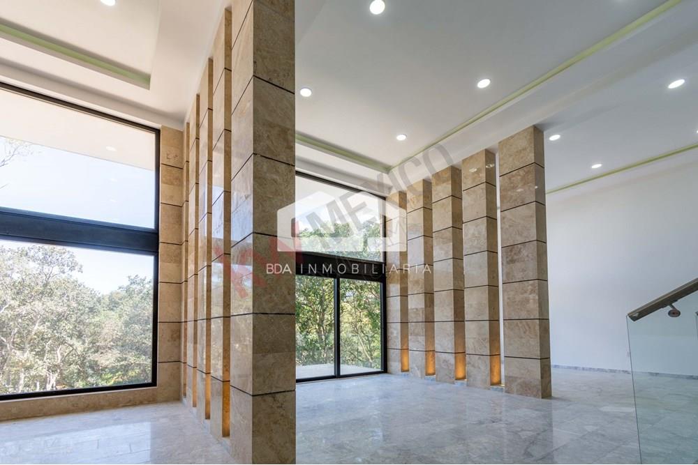 Venta Residencia con Teatro en Casa en Rancho San Juan Zona Esmeralda