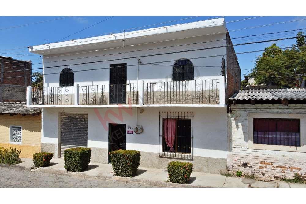 Venta de casa con local de dos pisos en Puerto Vallarta, 379 Lazaro  Cardenas Del Toro Puerto Vallarta Del Toro - Tu Casa Mi Casa