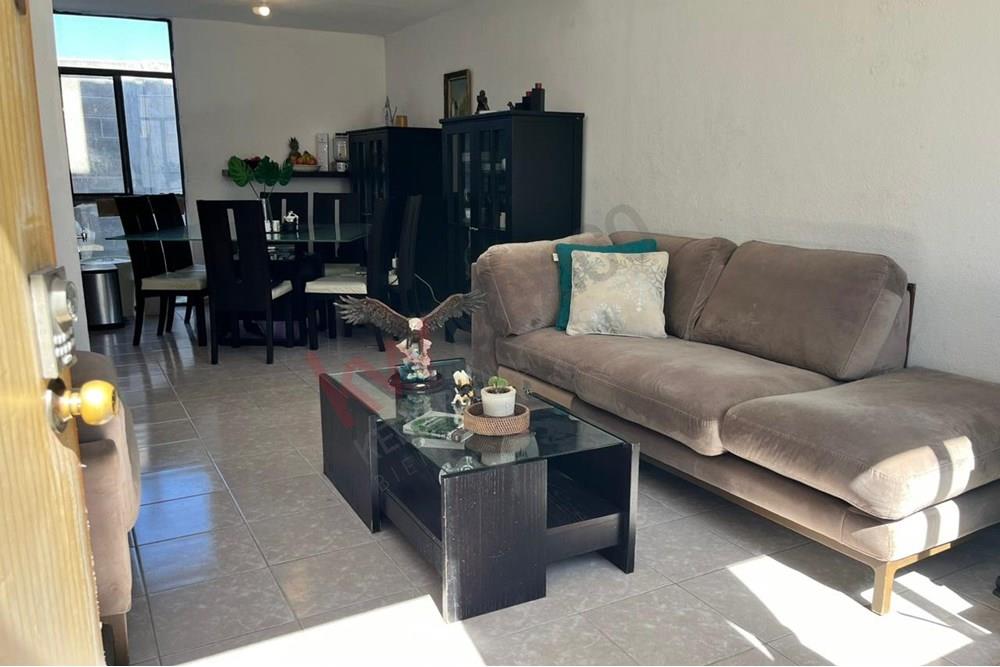 SE VENDE CASA EN FRACCIONAMIENTO PRIVADO PASEOS DEL PEDREGAL, QUERÉTARO, FRENTE ALTOZANO