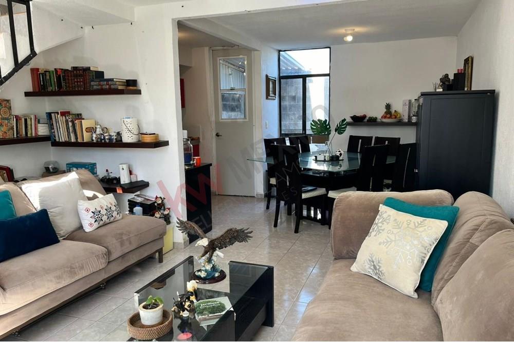 SE VENDE CASA EN FRACCIONAMIENTO PRIVADO PASEOS DEL PEDREGAL, QUERÉTARO, FRENTE ALTOZANO