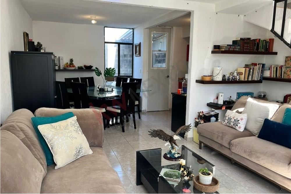 SE VENDE CASA EN FRACCIONAMIENTO PRIVADO PASEOS DEL PEDREGAL, QUERÉTARO, FRENTE ALTOZANO