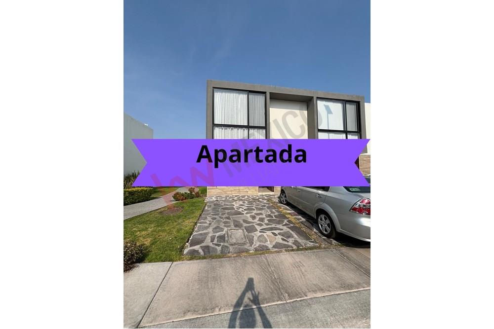 EXCELENTECASA EN RENTA CON DOBLE SEGURIDAD EN EL REFUGIO SE ENCUENTRA EN LA PRIVADA VIDANTA  SEGURIDAD 24/7 ,  CON AMENIDADES .