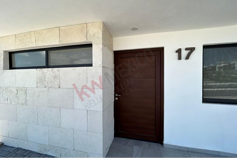 VENTA DE HERMOSA CASA NUEVA DE AUTOR EN CONDOMINIO IKAYA FRACC. ZIZANA EN QUERÉTARO