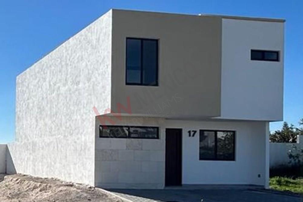 VENTA DE HERMOSA CASA NUEVA DE AUTOR EN CONDOMINIO IKAYA FRACC. ZIZANA EN QUERÉTARO