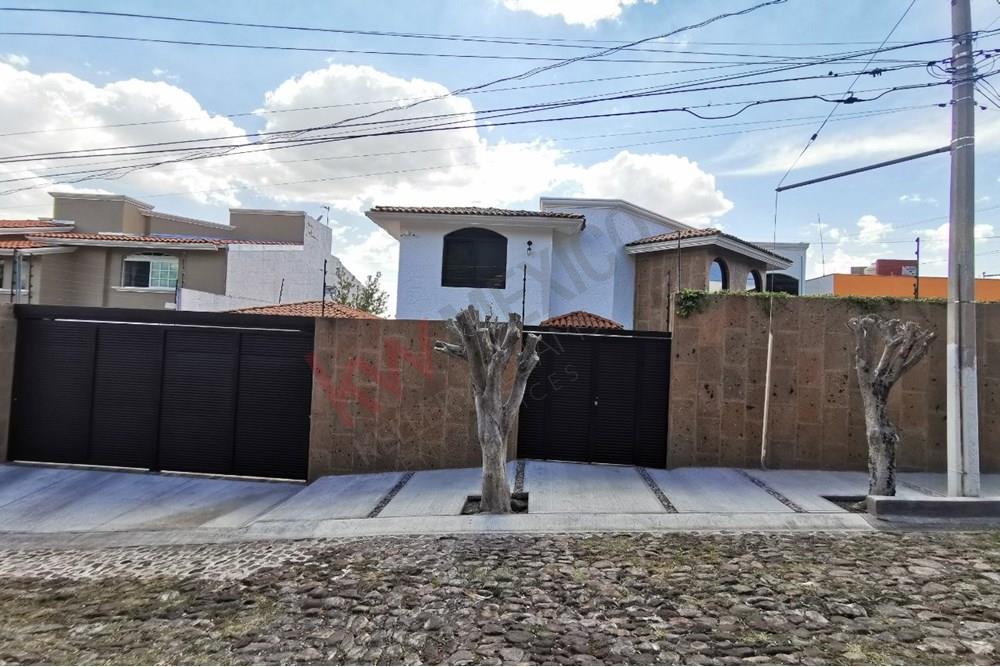 La tranquilidad y el confort que se merecen tú y tu familia - Exclusiva residencia en venta