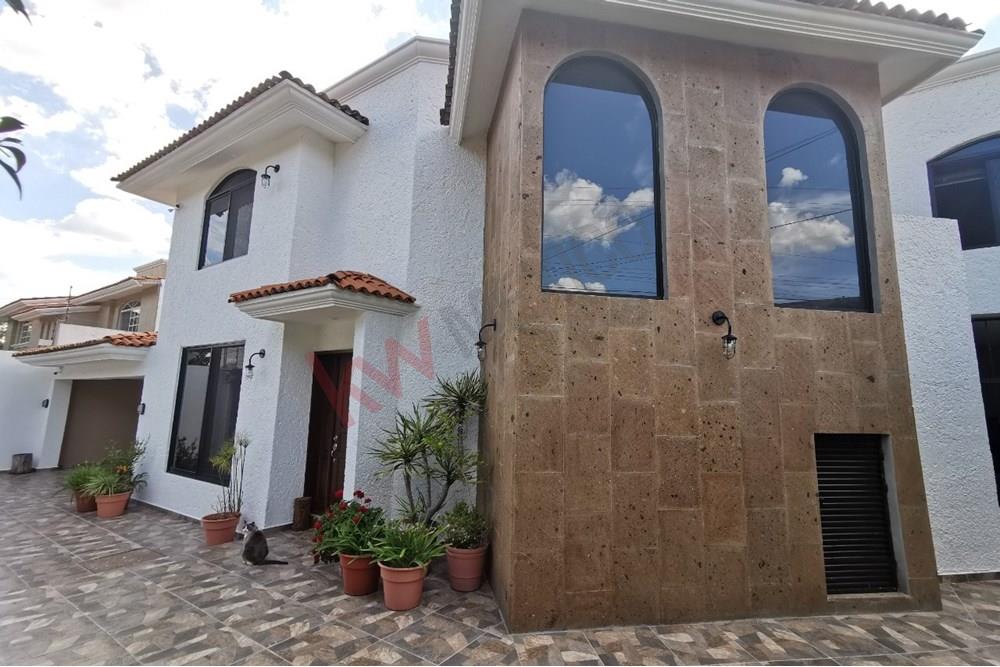 La tranquilidad y el confort que se merecen tú y tu familia - Exclusiva residencia en venta