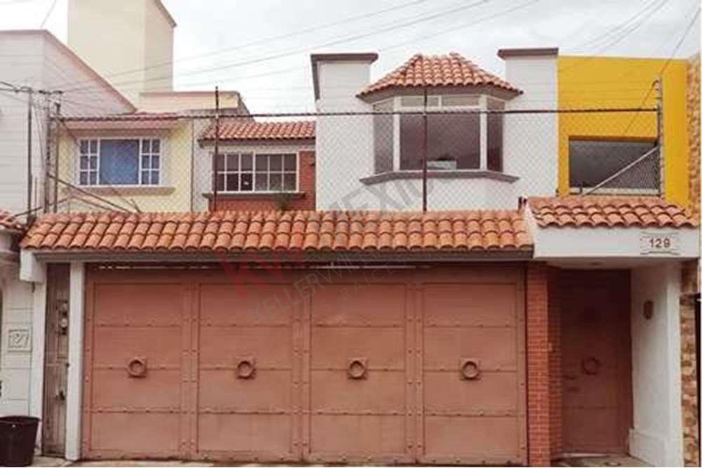 Renta Casa en Fraccionamiento, de dos niveles en Jardines de Bellavista, Tlalnepantla