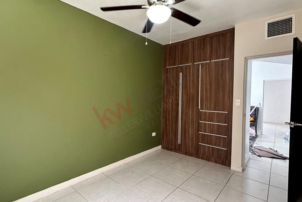 RENTA DE CASA EN BRESCIA EQUIPADA EN ESQUINA Y FRENTE A PARQUE, EN CIUDAD JUAREZ CHIHUAHUA, OPCION IDEAL SI QUIERES ACCESOS A FRANCISCO VILLARREAL TORRES Y/O 4 SIGLOS