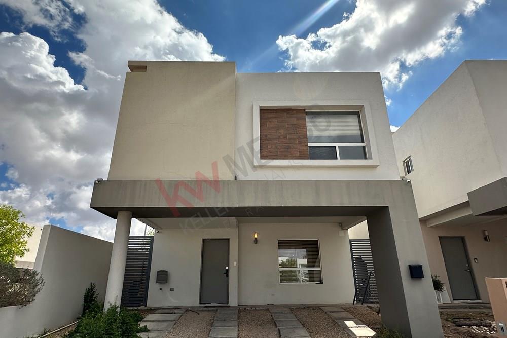 RENTA DE CASA EN BRESCIA EQUIPADA EN ESQUINA Y FRENTE A PARQUE, EN CIUDAD JUAREZ CHIHUAHUA, OPCION IDEAL SI QUIERES ACCESOS A FRANCISCO VILLARREAL TORRES Y/O 4 SIGLOS