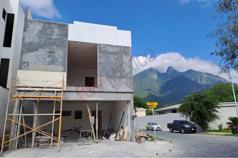 Casa venta Contry en esquina frente al parque, Estrena casa en Contry con vista hacia el parque y el Cerro de la Silla, Casa con 2 Terrazas con vista panòramica en El roof toop