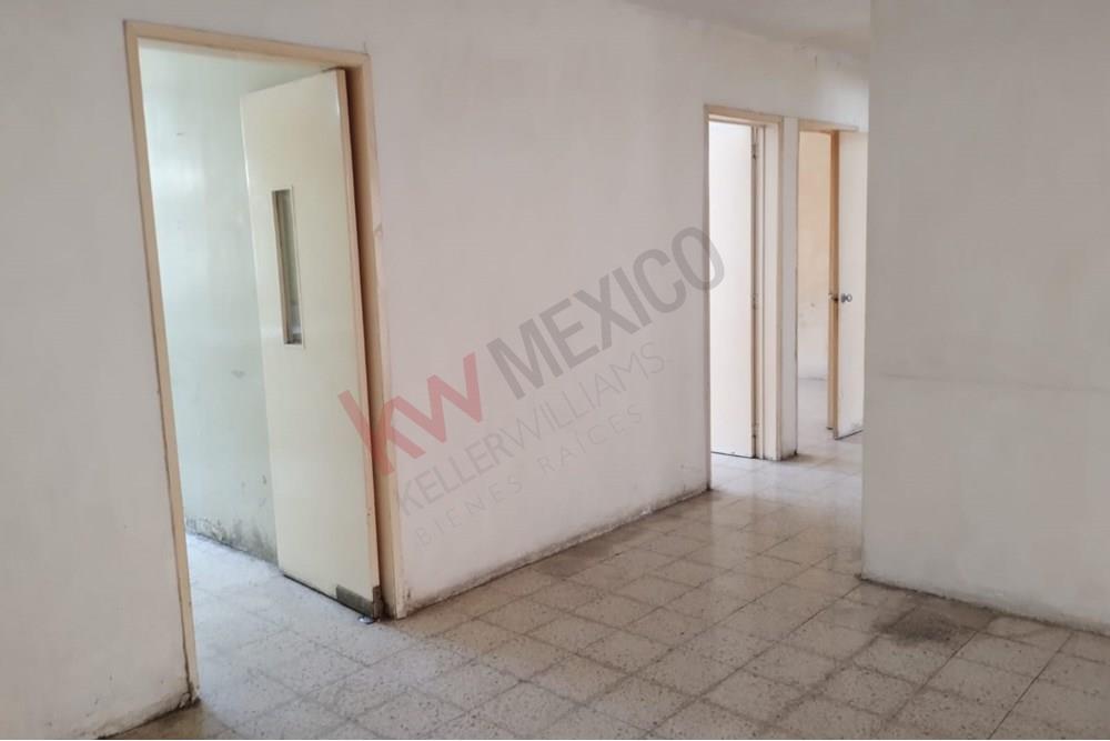 Casa en venta/ideal para inversión/ para remodelar/Querétaro/Col. Los Alcanfores/Cerca del Centro.