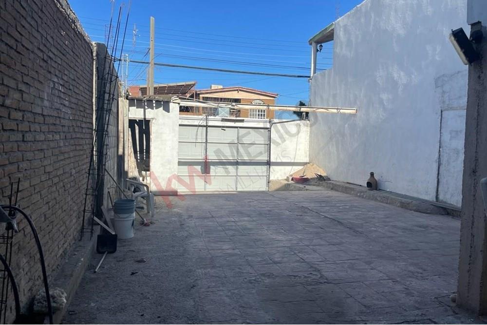 CASA EN VENTA 3 RECAMARAS EN MORELOS III BLVD ZARAGOZA Y CALLE OAXACA CD  JUAREZ