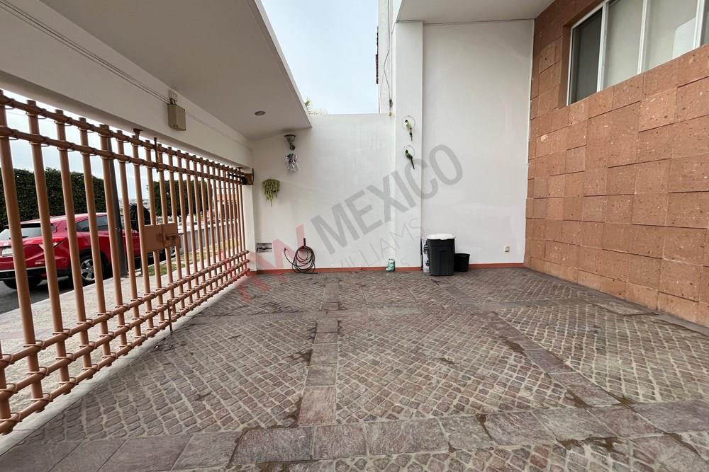 CASA EN PRIVADA ARBOLEDAS DEL PARQUE DE 3 RECÁMARAS Y CUARTO DE SERVICIO