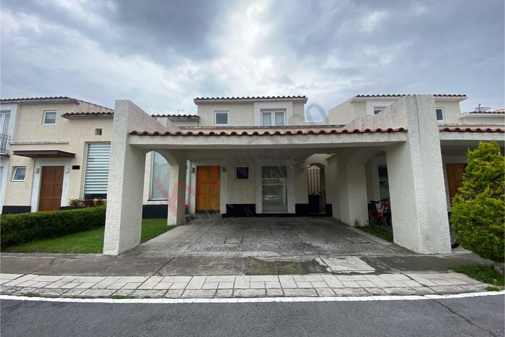 Se Renta Casa en el Fraccionamiento El Castaño, Metepec, Edo Méx.