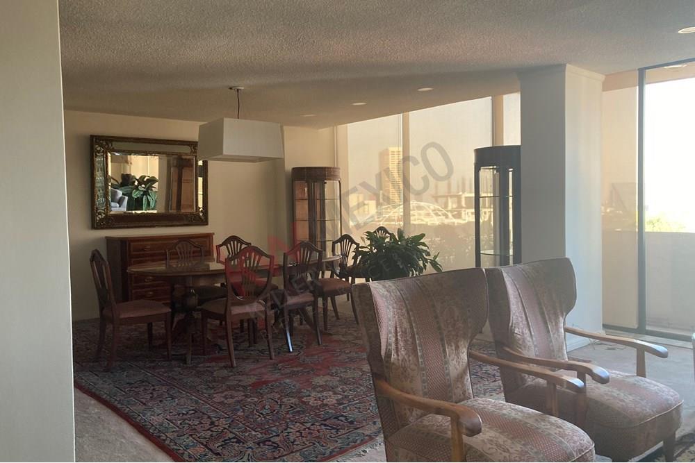 Venta departamento con balcón en Lomas de Chapultepec