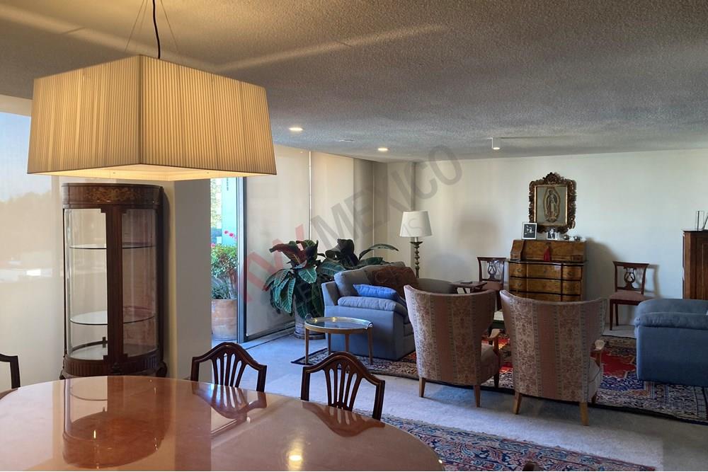 Venta departamento con balcón en Lomas de Chapultepec
