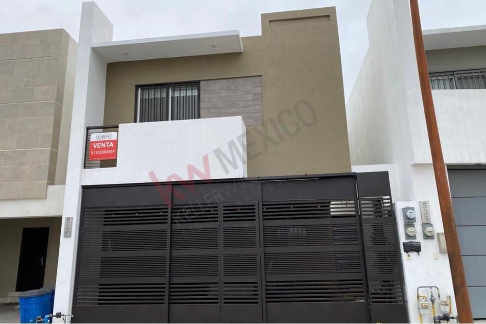 CASA EN VENTA EN CUMBRES MONTENOVA SECTOR NUVOL, DENTRO DE PRIVADA CON  ACCESO CONTROLADO Y SEGURIDAD