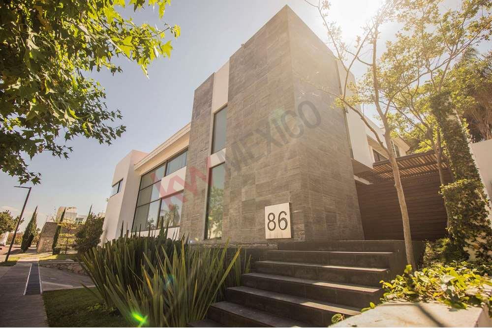 Casa Moderna en Venta en Residencial Vistas del Sol, Zapopan Jalisco