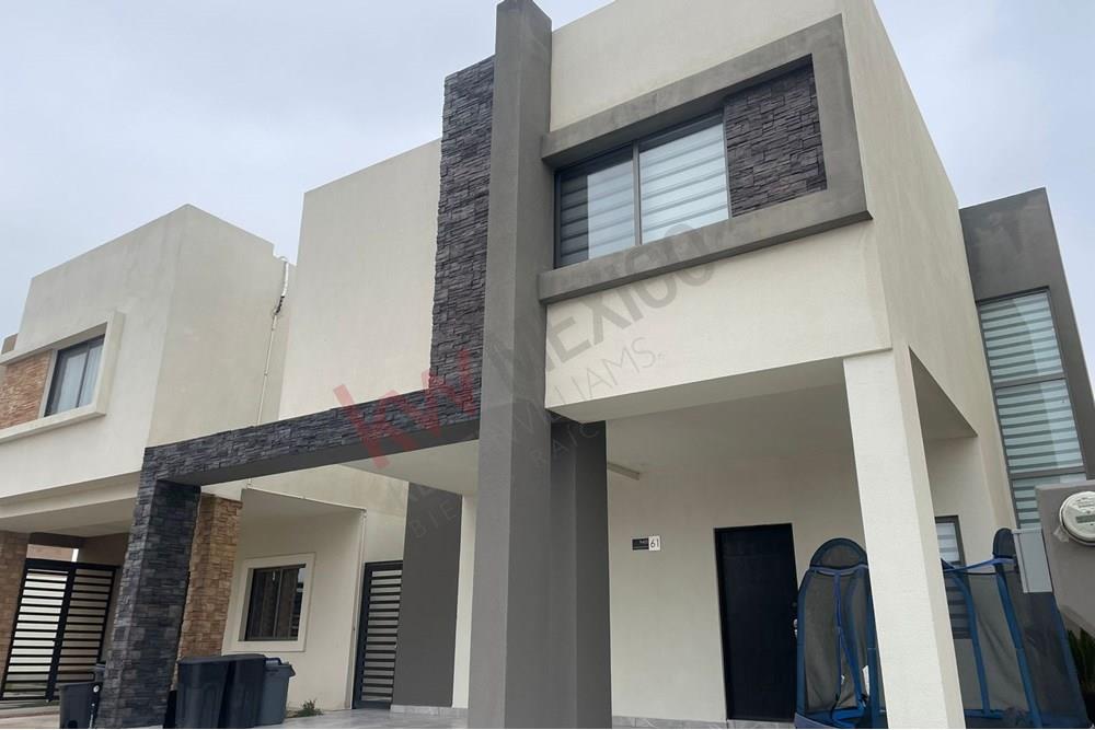 Casa Amueblada y Equipada EN VENTA,  Frente a Parque con acabados de Alta Calidad en ubicación con Alta Plusvalia